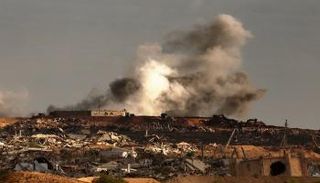 تصاعد الأدخنة جراء غارات إسرائيلية على غزة