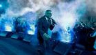 عمرو دياب يضيء أهرامات الجيزة بحفل استثنائي وسط حضور فني وجماهيري