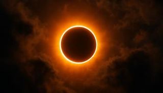 حلقة النار تضيء السماء