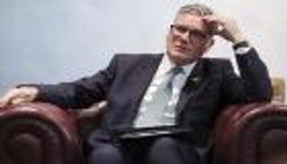 استطلاع صادم في بريطانيا.. ستارمر عند أدنى شعبية وفاراج يتصدر السباق