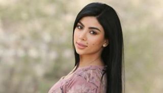 كارولين عزمي