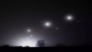 تفاصيل ظهور أجسام مضيئة في سماء بريطانيا