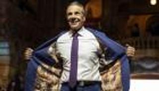 سباق عمدة نيويورك.. كومو يبني على انسحاب آدامز لهزيمة ممداني