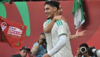 شايبي لاعب منتخب الجزائر