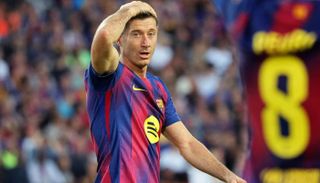 ليفاندوفسكي مهاجم برشلونة