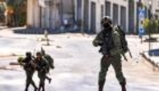 قتيل فلسطيني بنيران إسرائيلية في الضفة.. وتوقيف 50 شخصا