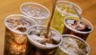 حظر شراء المشروبات الغازية ببطاقات الدعم الغذائي في 5 ولايات أميركية