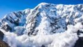 إيطاليا.. انهيارات جليدية قاتلة في جبال الألب