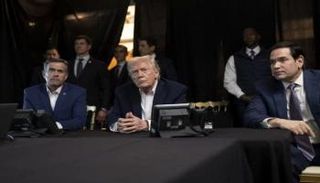 الرئيس الأمريكي دونالد ترامب وهو يتابع العملية العسكرية في فنزويلا