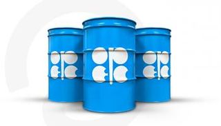 براميل نفط خام تحمل شعار منظمة أوبك