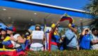 أفراح في المنفى.. فنزويليو الخارج يحتفلون بسقوط مادورو