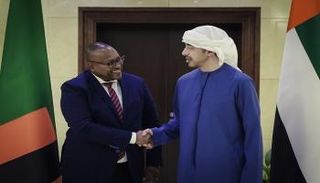 الشيخ عبدالله بن زايد آل نهيان مع وزير خارجية زامبيا