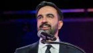 بعد 24 ساعة من توليه المنصب.. عمدة نيويورك الجديد يهاجم المليارديرات 