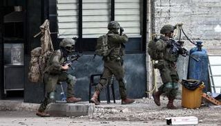 جنود إسرائيليون بالضفة الغربية