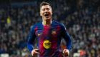 &laquo;أنا أكبر من آباء لاعبي برشلونة&raquo;.. ليفاندوفسكي لا يخشى الاعتزال