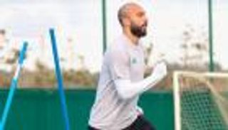 حيماد عبدلي يختار لاعباً أبهره في منتخب الجزائر