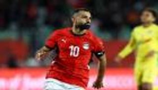 قُطع قميصه ورد بهدف مذهل.. محمد صلاح يخطف الأضواء ضد بنين (فيديو)