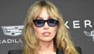 بعد 20 عاما على انطلاقتها.. مايلي سايرس تُحيي روح هانا مونتانا