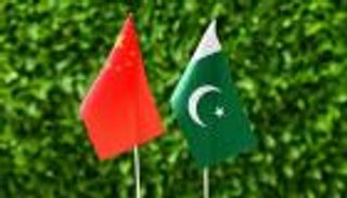 الصين وباكستان تعززان التعاون في مجالات التجارة والتمويل