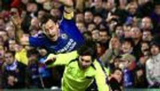 قرار مفاجئ.. أسطورة تشيلسي يعرض قميص ليونيل ميسي النادر في مزاد