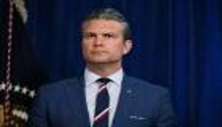 توبيخ وتهديد بخفض الرتبة.. &laquo;البنتاغون&raquo; يعاقب سيناتورا ديمقراطيا 