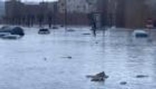  جرفتهم السيول.. مصرع 14 شخصا جراء الفيضانات في شمال إندونيسيا