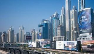 القطاع الخاص غير النفطي في الإمارات يواصل النمو القوي