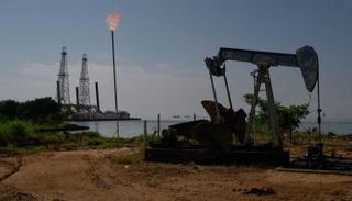 صحيفة: إيني وريبسول تكابدان لاسترداد مدفوعات غاز تبلغ 6 مليارات دولار من فنزويلا