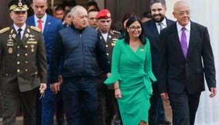  رودريغيز  تتوسط مسؤولين في فنزويلا