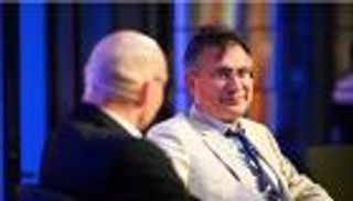 مدير صندوق تحوط وداعم للمناخ يحصل على 60 مليون استرليني في عام واحد