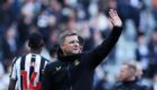 مدرب نيوكاسل يحسم موقفه من الانتقال إلى مانشستر يونايتد