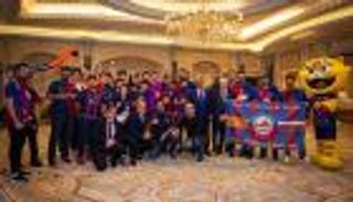 ليفاندوفسكي يفاجىء مشجعي برشلونة العرب في جدة (صور وفيديو)