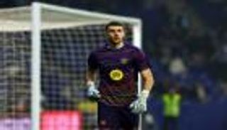 بعد خماسية السوبر.. نجم برشلونة يزلزل عرش حارس إسبانيا