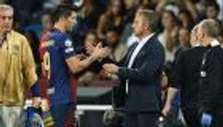 &laquo;أنا صريح للغاية معه&raquo;.. فليك يعلق على رحيل ليفاندوفسكي عن برشلونة