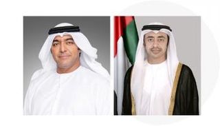 وزير الخارجية الإماراتي وإلى يمينه مقصود كروز 