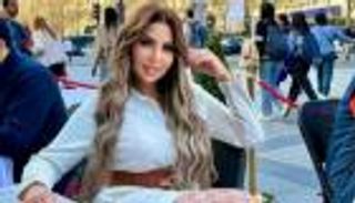 داخل قفص الاتهام.. سارة خليفة تؤدي صلاة العصر أثناء استراحة محاكمتها