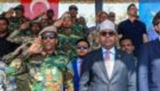 الصومال يعزز قواته الخاصة لمواجهة &laquo;الشباب&raquo;.. وواشنطن تعلق مساعداتها