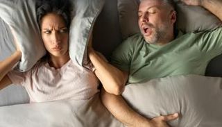 الشخير مصدر إزعاج دائم لشركاء النوم