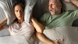 الشخير مصدر إزعاج دائم لشركاء النوم