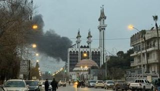 أعمدة دخان في حلب جراء اشتباكات بين الجيش السوري وقسد