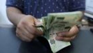 ليبيا تبيع مليار دولار في 8 أيام.. مؤشرات سلبية تهدد المالية العامة