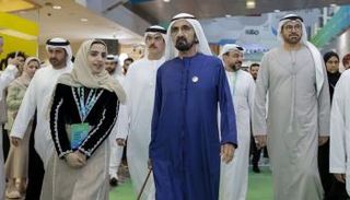 محمد بن راشد في قمة المليار متابع