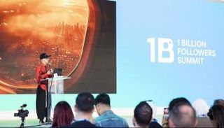 قمة المليار متابع