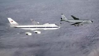 طائرة يوم القيامة الأمريكية خلال التزود بالوقود