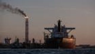 فنزويلا الحائرة.. شركات النفط الغربية تصارع لاسترداد ملياراتها تحت ضغط ترامب