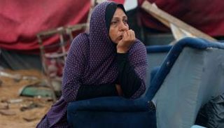 نازحة فلسطينية بمخيم الشاطئ في غزة