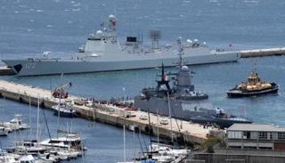 مدمرة صينية وطراد روسي في ميناء بجنوب أفريقيا