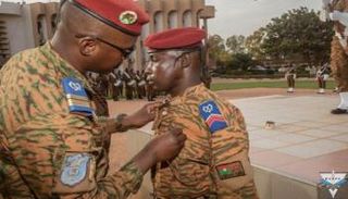 جانب من تكريم الجندي تييكا يارو