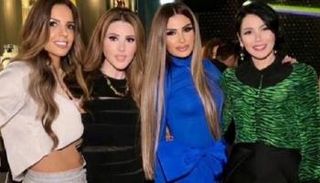 لقاء الخميسي مع صديقاتها