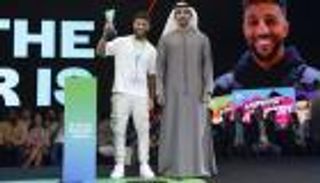 قمة المليار متابع.. تكريم الفائز بجائزة صناع المحتوى التعليمي